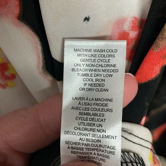 T Tahari size large black floral 3/4 sleeve blouse - Picture 7 of 10